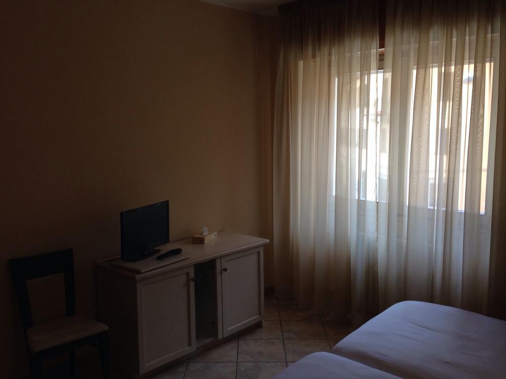 De La Tour Hotel Tirano Phòng bức ảnh