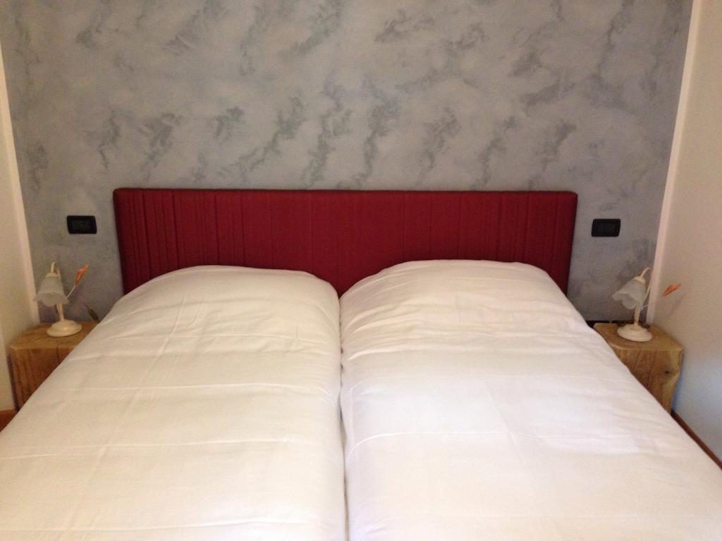 De La Tour Hotel Tirano Phòng bức ảnh